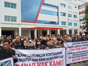 Proyek Rampung, Bayaran Tak Kunjung Cair! Kontraktor Gelar Demo Tuntut UMITRA Lunasi Pembayaran 