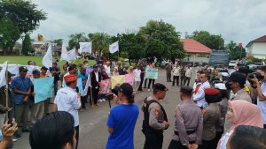 Warga Madukoro Tuntut Penutupan Peternakan Ayam Milik CV Hanura Jaya Farm, Diduga Beroperasi Tanpa Izin