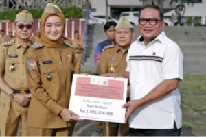 Aprozi Alam Salurkan Bantuan Rp1,49 Miliar untuk Korban Banjir di Lampung