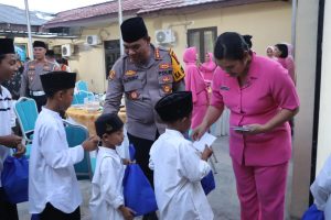 Safari Ramahan, Polisi di Bandar Lampung Buka Bersama Anak Yatim Hingga Berikan Santunan