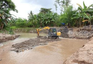 Perintah Walikota, Dinas PU Kerahkan Alat Berat, Pulihkan Wilayah Terdampak Banjir di Bandar Lampung