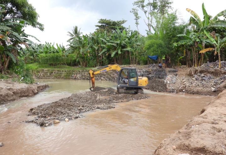 Perintah Walikota, Dinas PU Kerahkan Alat Berat, Pulihkan Wilayah Terdampak Banjir di Bandar Lampung