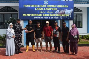 Lanal Lampung Kurbankan 10 Hewan di Hari Raya Iduladha: Danlanal Ajak Tingkatkan Keikhlasan dan Solidaritas