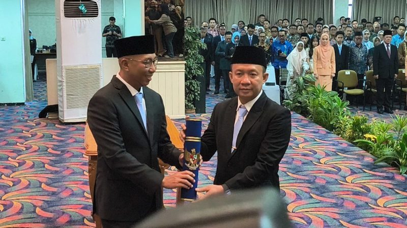 Gubernur Mirza Lantik Marindo Kurniawan Jadi Sekda Termuda dalam Sejarah Lampung 