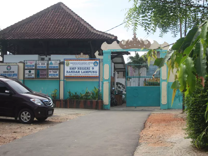 SMPN 9 Bandar Lampung Diduga Lakukan Pungutan Seragam Rp1,2 Juta ke Siswa Jalur Afirmasi