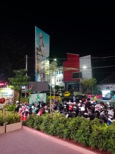 Langgar Perwali, Parkir Liar Depan Karang Indah Mall Diduga Dikelola Oknum Tak Resmi, Pengunjung Keluhkan Tarif Mencekik